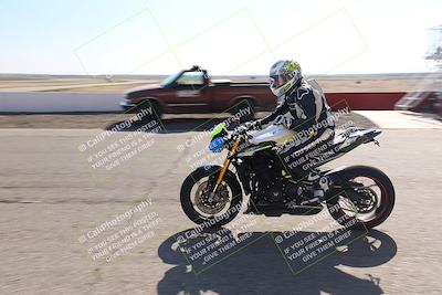 media/Nov-03-2025-Lets Ride (Mon) [[4d74c1c4d3]]/B Group/Grid/